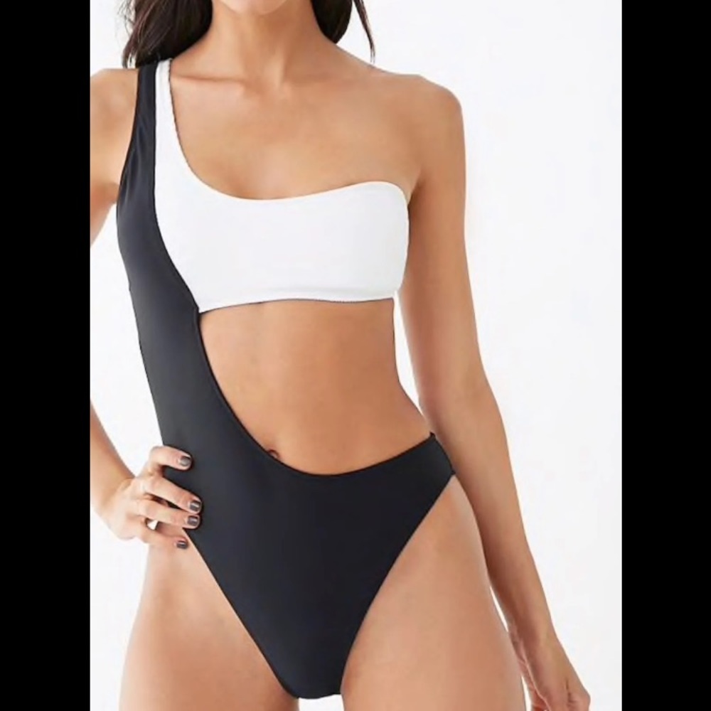 BRAND NEW F21 ONE PIECE SMALL